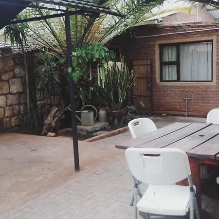 Tsumeb Backpackers & Safari Pansiyon Dış mekan fotoğraf